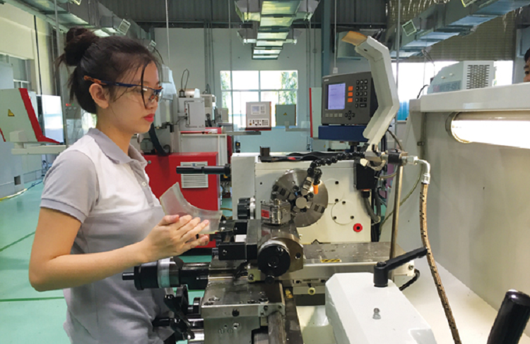 Thợ tiện là ai? 5 Điều bạn cần biết về công việc và thu nhập của thợ tiện