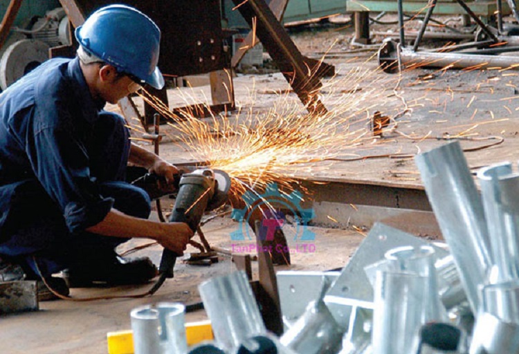 Công nhân phải làm gì trước những tai nạn gia công cơ khí?