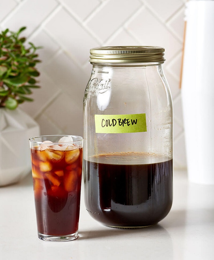 Cold brew coffee là gì? Cách pha Cold Brew coffee chuẩn vị barista cần biết