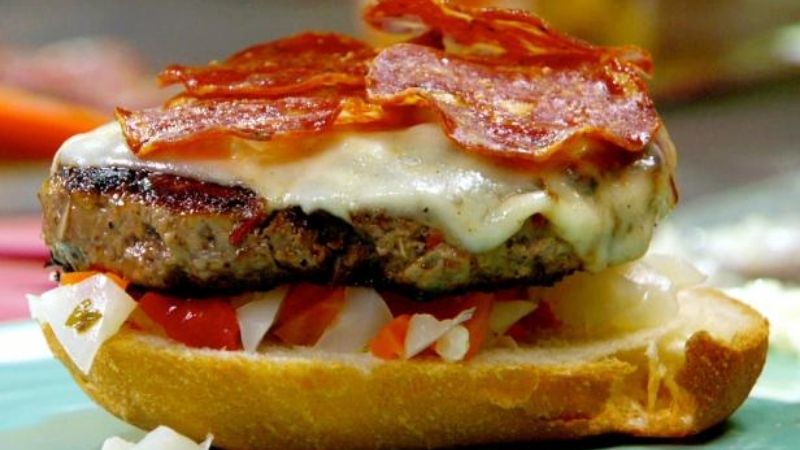 Salami là gì? Cách thưởng thức Salami đúng chuẩn người bản địa