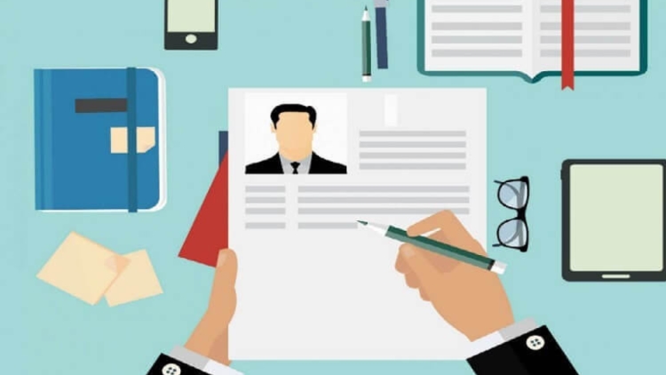 Bạn có biết trình độ chính trị ảnh hưởng đến xin việc như thế nào không?