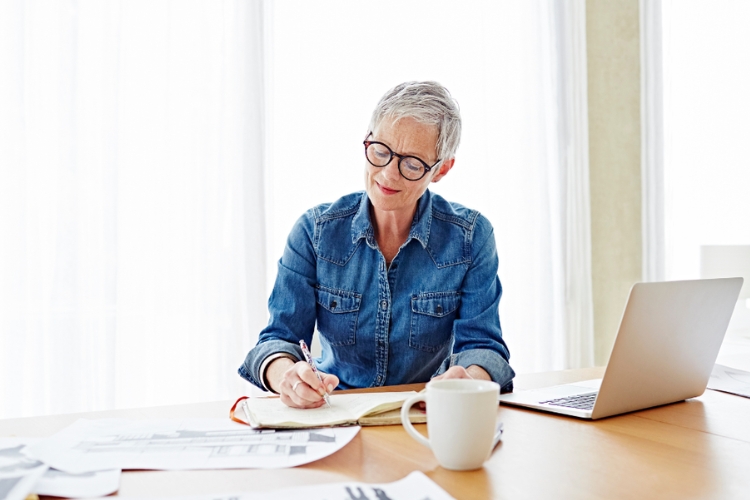 Top 8 việc làm cho người trên 60 tuổi tại TP HCM uy tín, mới nhất hiện nay