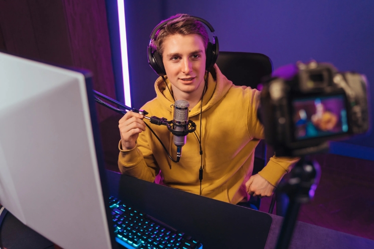 Streamer là gì? Để trở thành streamer triệu view bạn cần chuẩn bị những gì?