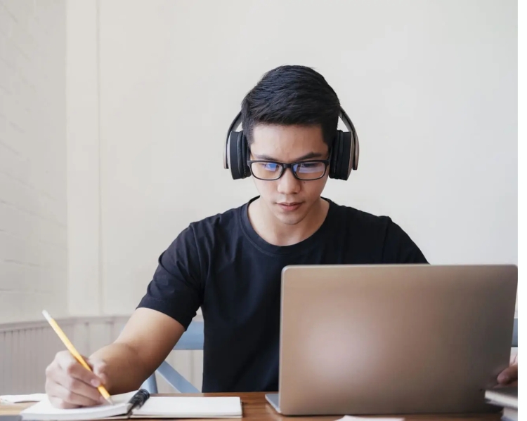 Hệ vừa học vừa làm là gì? Hệ vừa học vừa làm khác hệ chính quy như thế nào?