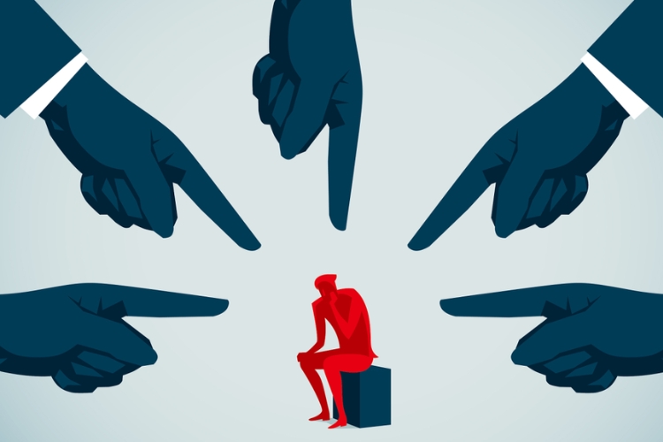 Phán xét là gì? Cách tránh xa những tiêu cực từ thói quen phán xét người khác