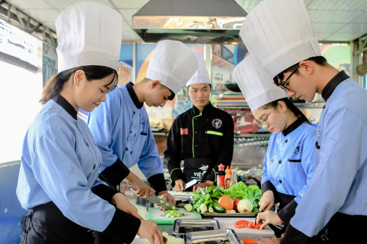 việc làm giữ vườn bao ăn ở